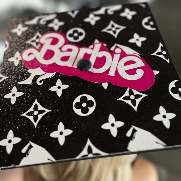 Graduation Cap Topper Luxury Barbie - Picture 4 of 5